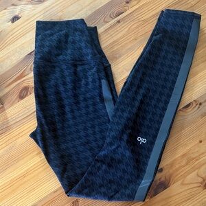 ALO Yoga Houndstooth Black Leggings